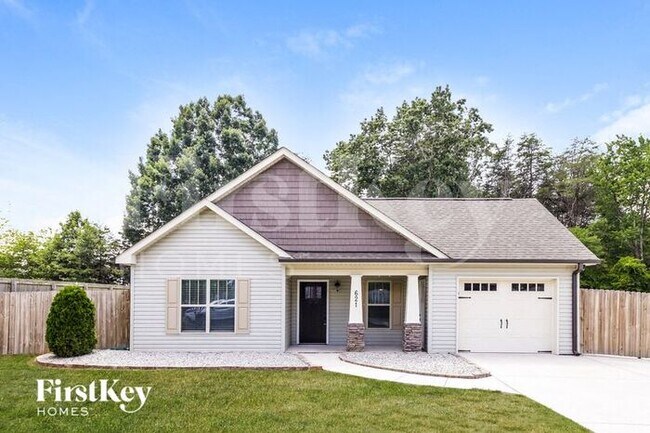 Primary Photo - 621 Dobson St
