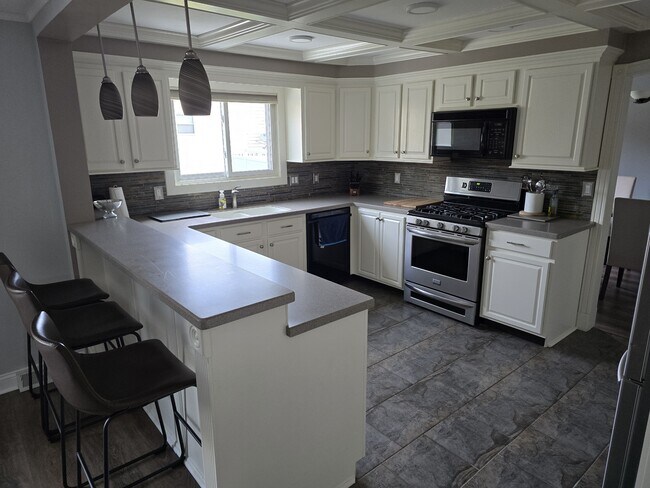 Building Photo - 5580 Creek Run Dr