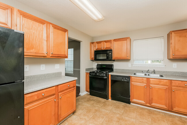 Building Photo - Spacious 4 Bedroom Atlanta Home
