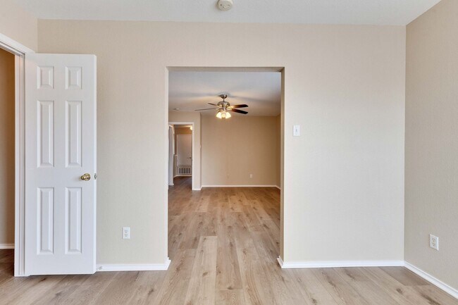 Building Photo - Great townhome in Pflugerville!