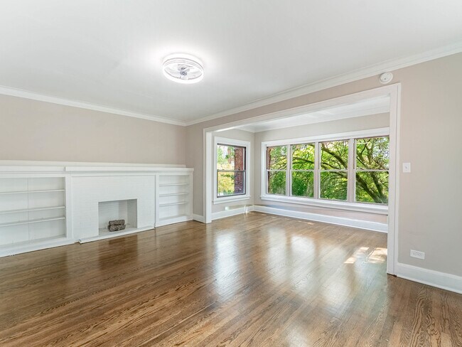 Building Photo - 7630 N Marshfield Ave