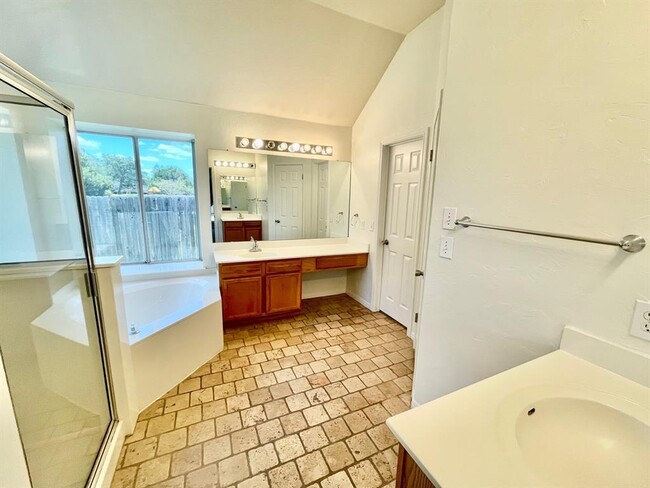 Building Photo - 902 Cashew Ln
