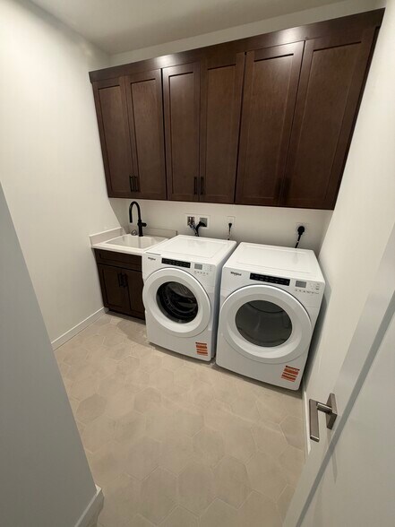 Building Photo - 22125 Little Mount Ter