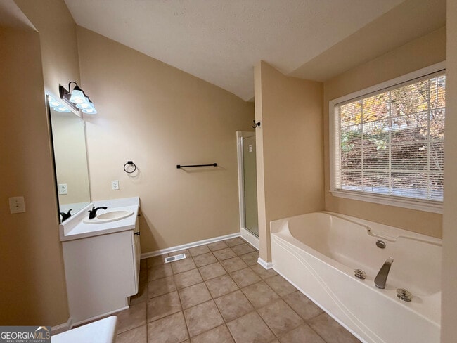 Building Photo - 604 Victorian Cir