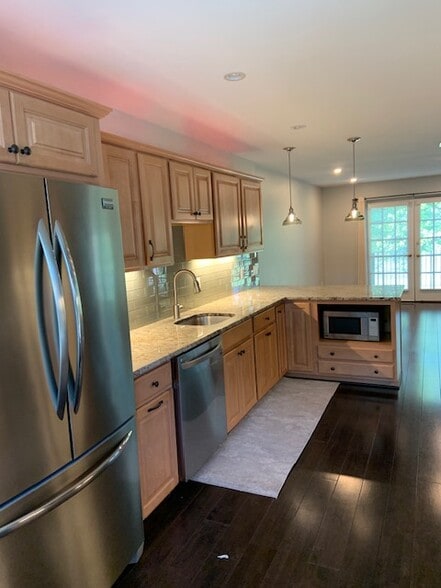 Building Photo - 2156 Golf Course Dr
