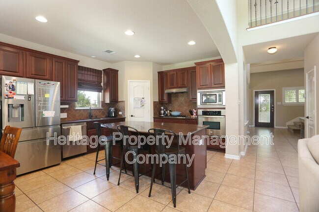 Building Photo - 611 Oxalis