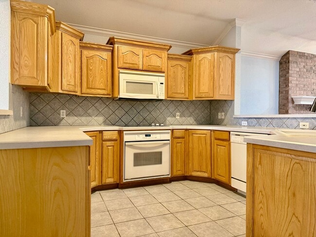 Building Photo - For Rent