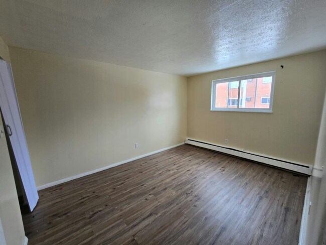 Building Photo - 14815 Euclid Ave