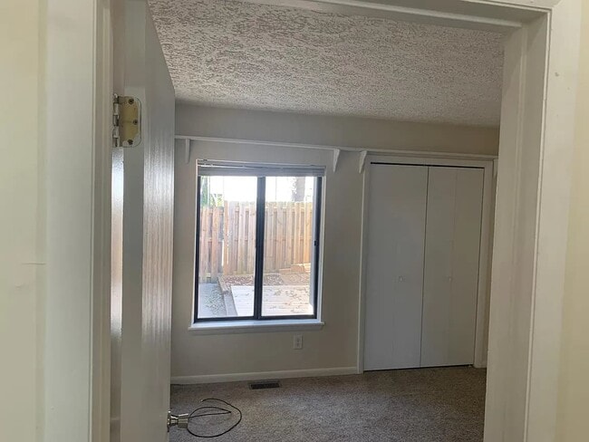 Building Photo - 197 Sugarwood Ln