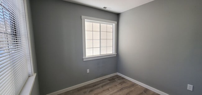 Building Photo - Beautifully Upgraded 1-Bedroom Condo in Downtown Traverse City