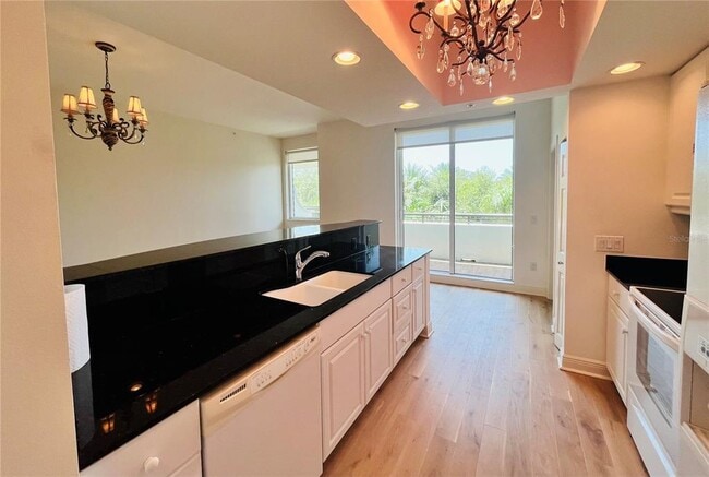Building Photo - 800 N Tamiami Trl
