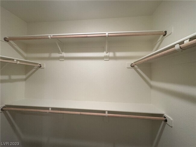 Building Photo - 9923 Florence Hills St