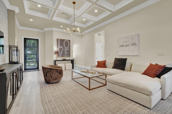 Building Photo - 875 SE 13th Ave