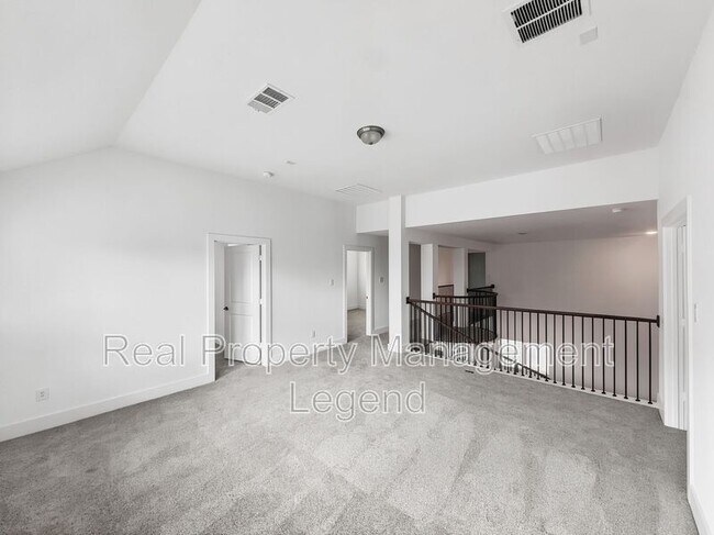 Building Photo - 1019 Modesto Dr