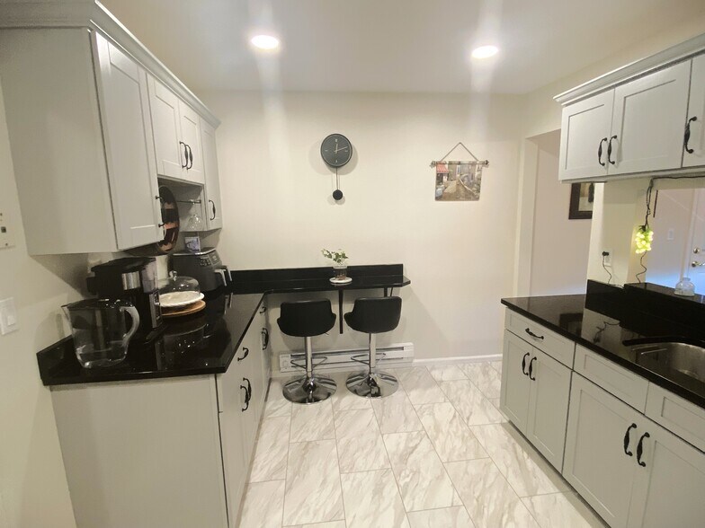 Building Photo - 328 Sierra Vista Ln