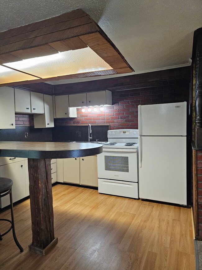Building Photo - Cozy County Living