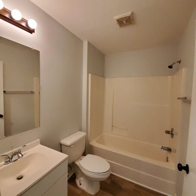 Building Photo - Claypond Village