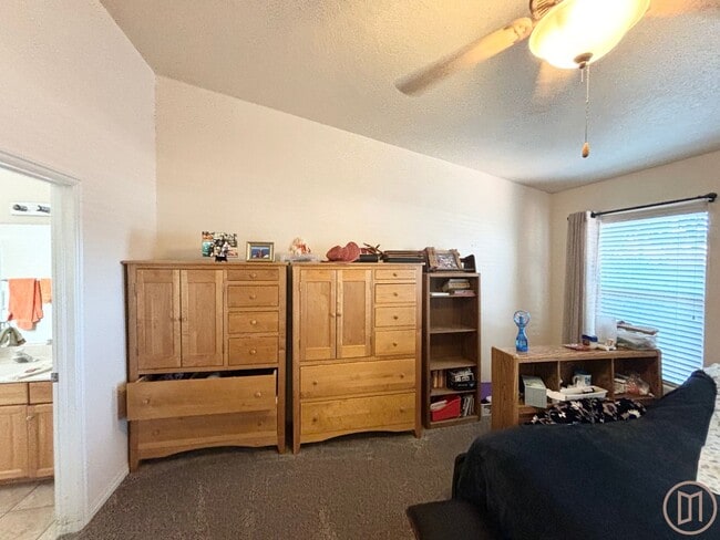 Building Photo - Snow Canyon Home!