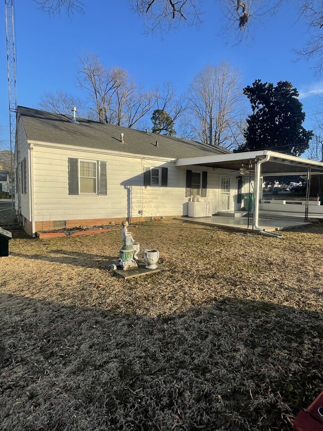 Covered patio - 106 Courtland St