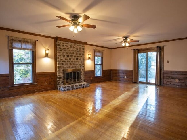 Building Photo - 4266 Roundhill Dr