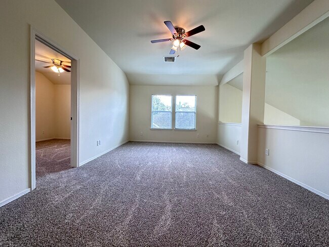 Building Photo - 2211 Highland Crossing Dr