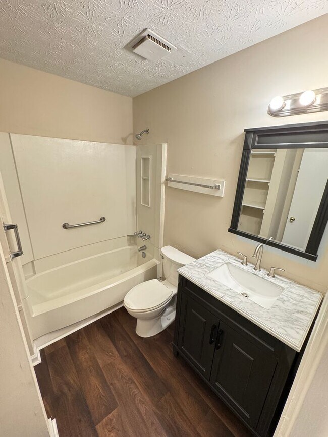 Building Photo - Stone Mountain 4 bed 2 bath Home with Fenced Backyard.