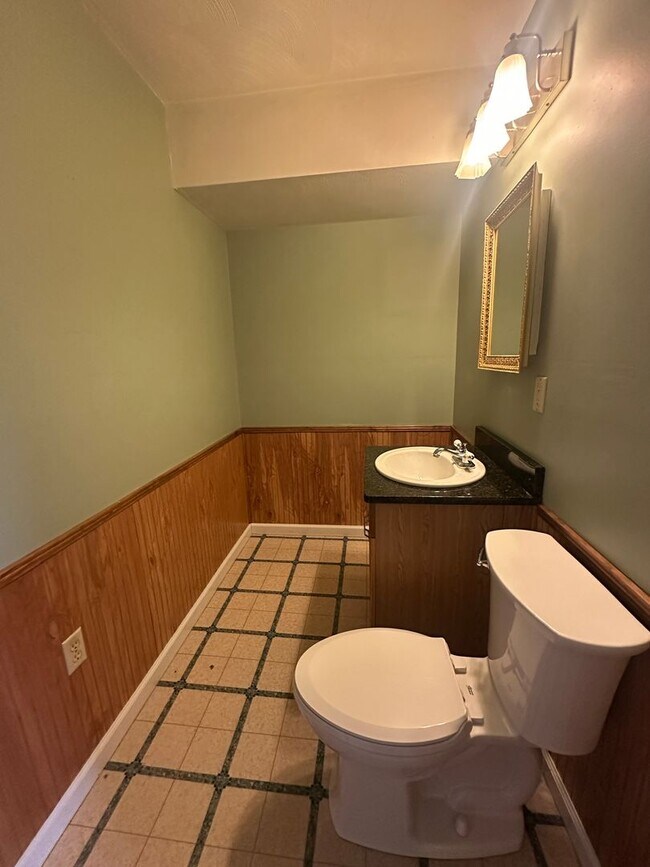 Building Photo - Vinton/Roanoke County 4 BR!