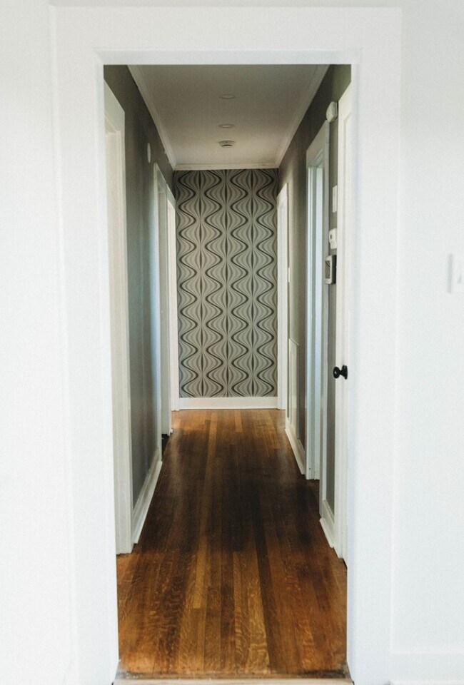 Building Photo - Call Peggy 501 676 1758