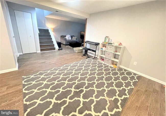 Building Photo - 9437 Hickory View Pl