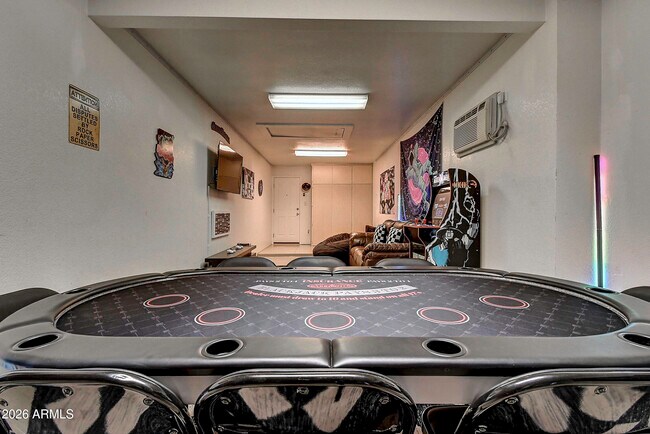 Building Photo - 1027 W 19th St