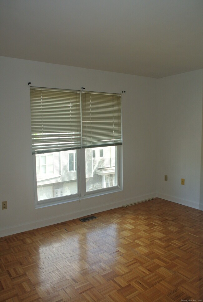 Building Photo - 130 Winchester Ave