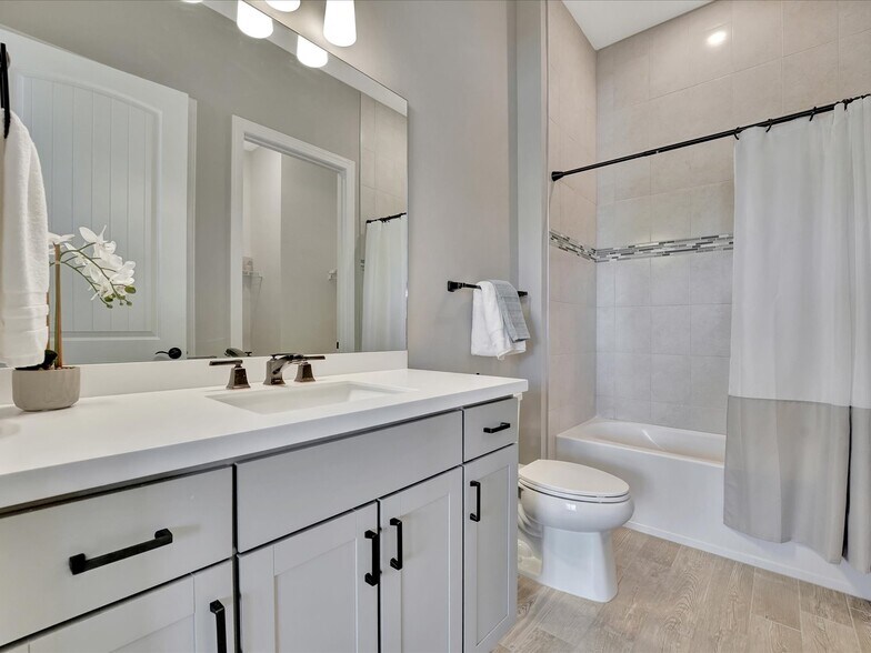 Building Photo - 25509 Royal Tern Ln