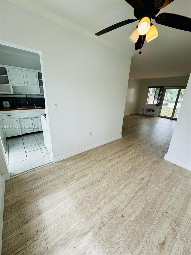 Building Photo - 9281 W Bay Harbor Dr
