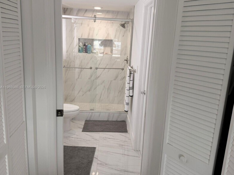 Building Photo - 19501 W Country Club Dr