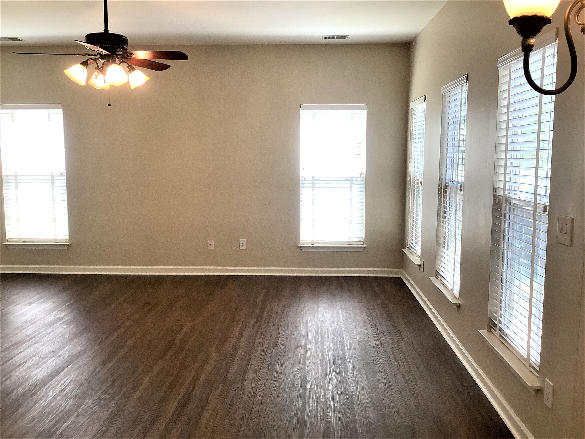 Building Photo - 818 Laurel Meadows Pkwy