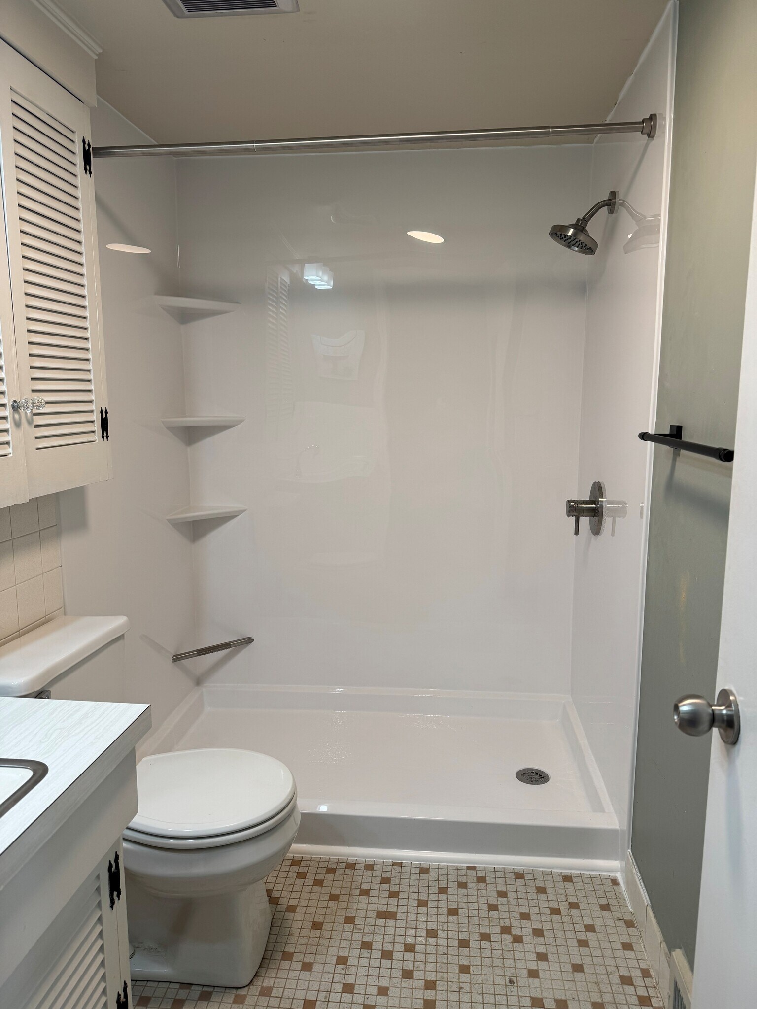 Building Photo - 6970 Carriage Hill Dr