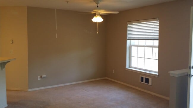 Building Photo - 1656 Kennedy Pl