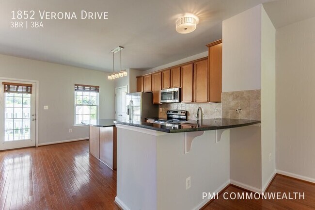 Building Photo - 1852 Verona Dr