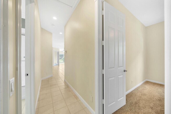 Building Photo - 4784 Blossom Dr