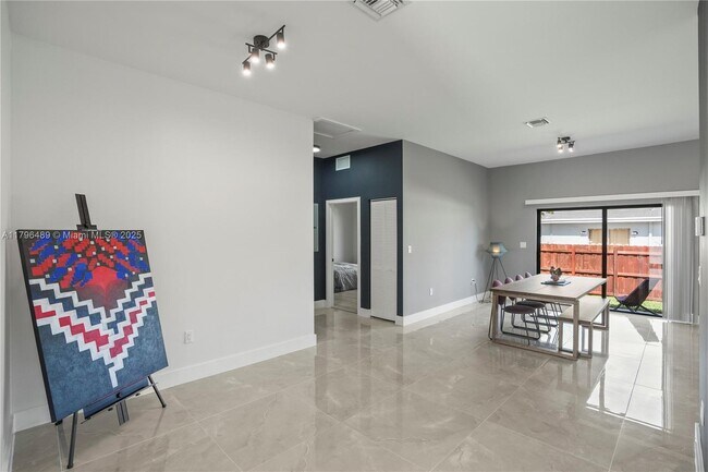 Building Photo - 808 NW 5th Terrace
