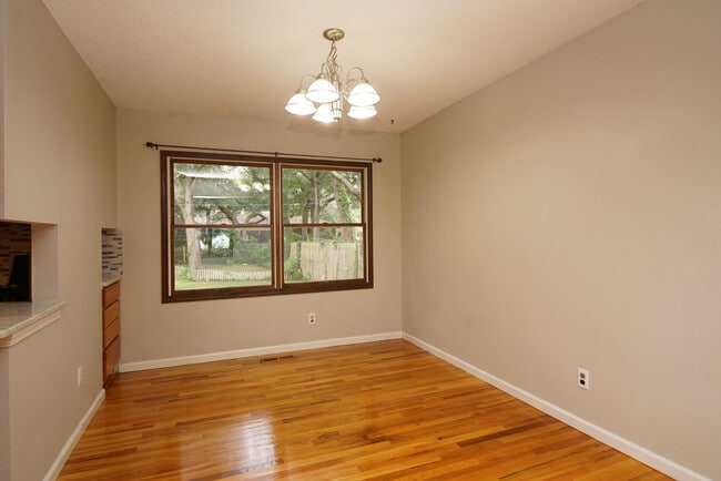 Building Photo - 223 S Bayshore Dr