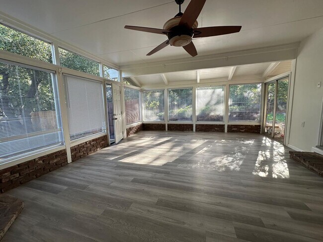 Building Photo - 110 Colonial Dr