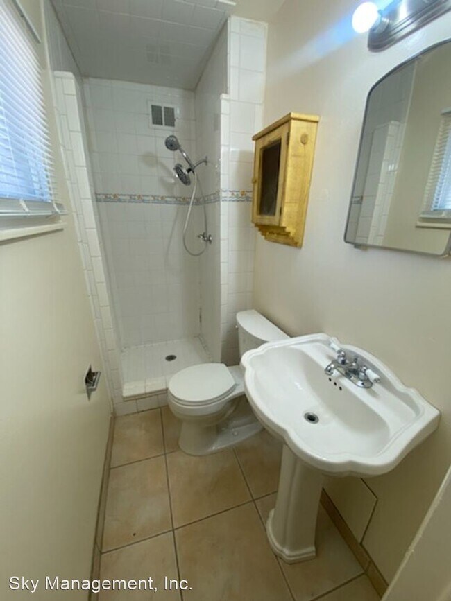 Building Photo - 3 br, 2 bath House - 10401 Britt Ct. NE
