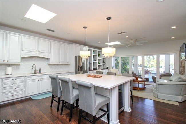 Building Photo - 2150 Marina Dr