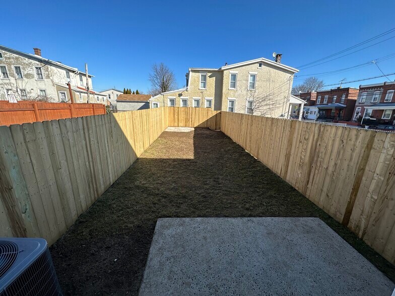 Building Photo - 6655 Musgrave St