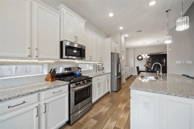Building Photo - 11103 Bluewater Lagoon Cir