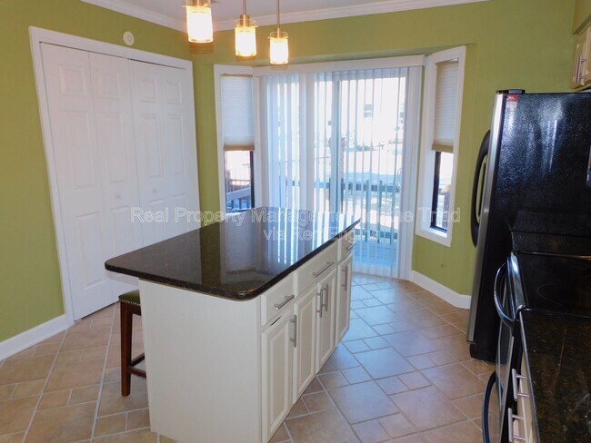 Building Photo - 620 Walker Ave