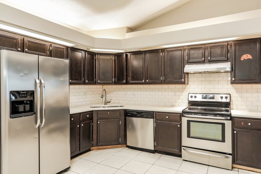 Building Photo - 1841 Quebec Ct