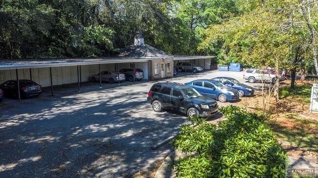 Building Photo - 350 S Pope St