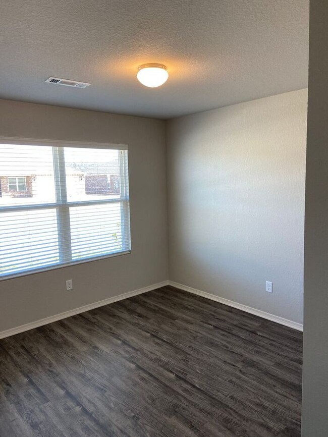 Building Photo - *Pre-leasing* Four Bedroom | Two Bath Home...